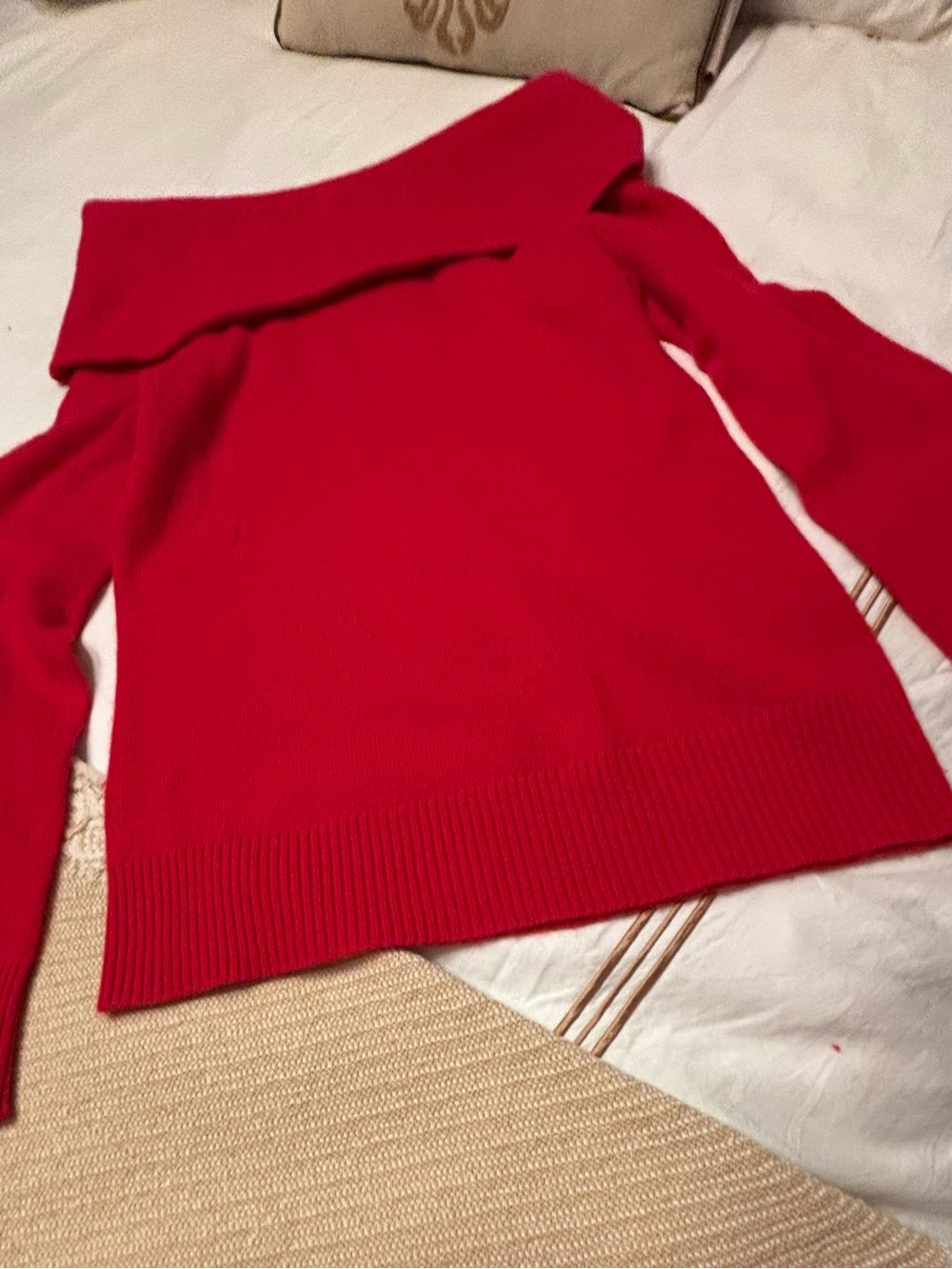 Red Off-Shoulder Women's Sweater Cashmere!